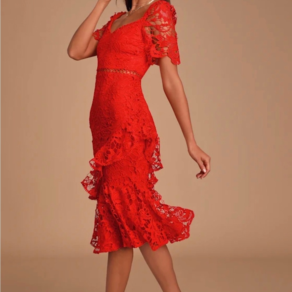 Lulús Briarwood Red Lace Ruffled Midi Dress  size XS great conditions